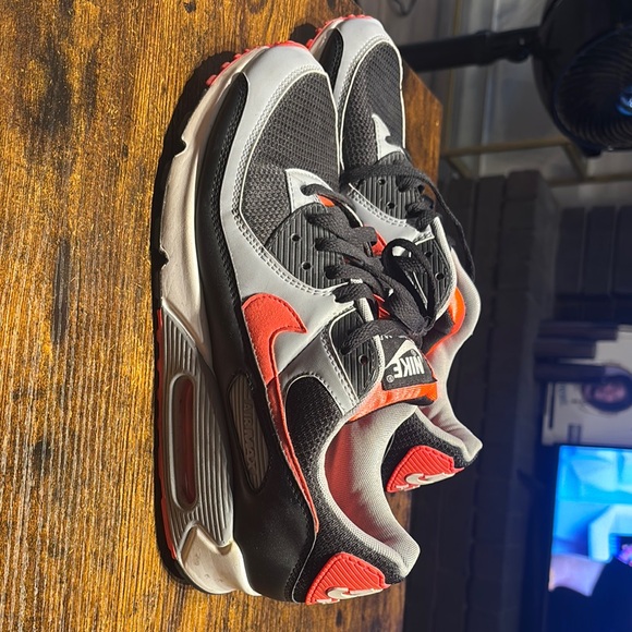 Nike Air Max 90
Black Radiant Red Wolf Grey - Picture 2 of 6